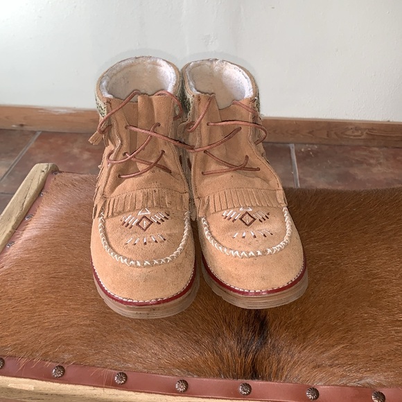 Ladies Moccasin / Chukka style Booties - Picture 2 of 9